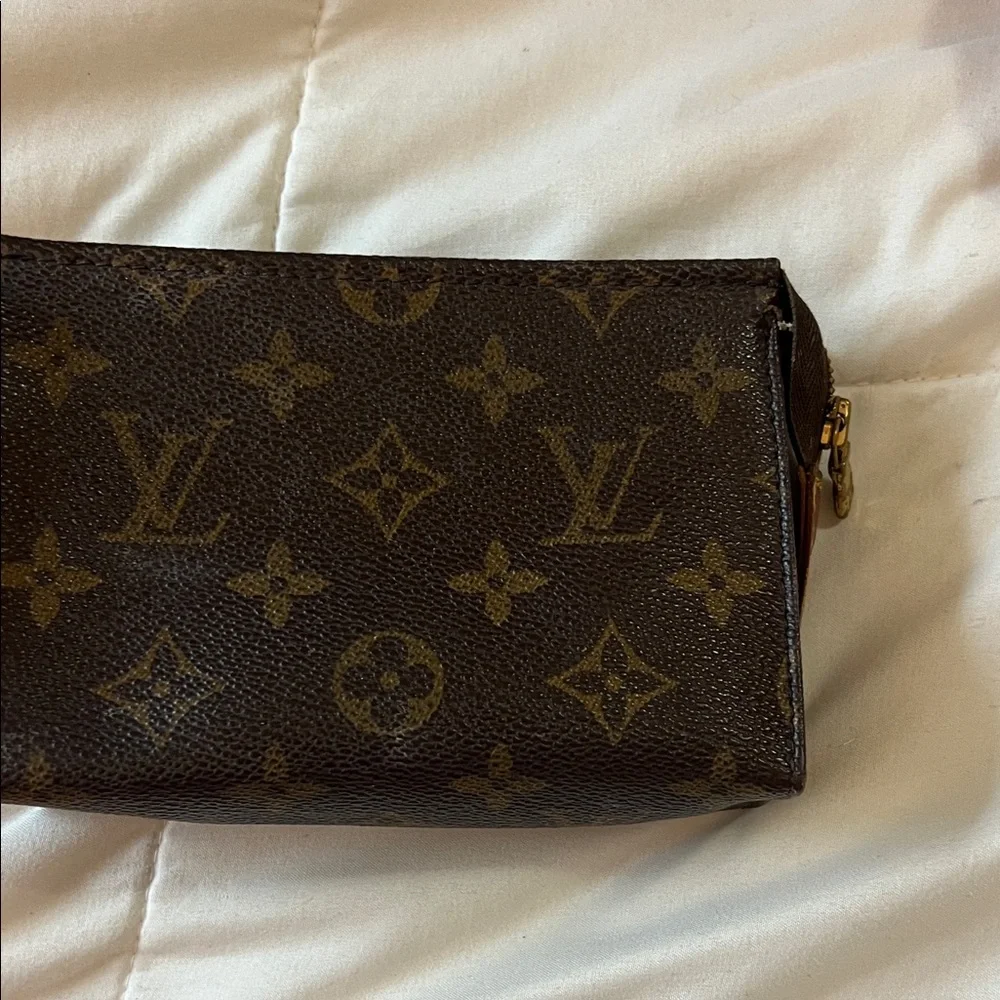 Authentic Louis Vuitton Monogram Canvas Pouch - Picture 2 of 12